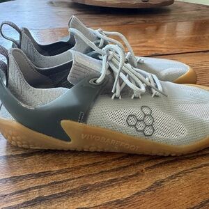 VivoBarefoot Motus Strength Women’s size 39/8